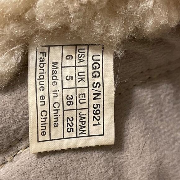 UGG Suburb Black Crochet and Suede Boots Size 6 - Picture 6 of 12